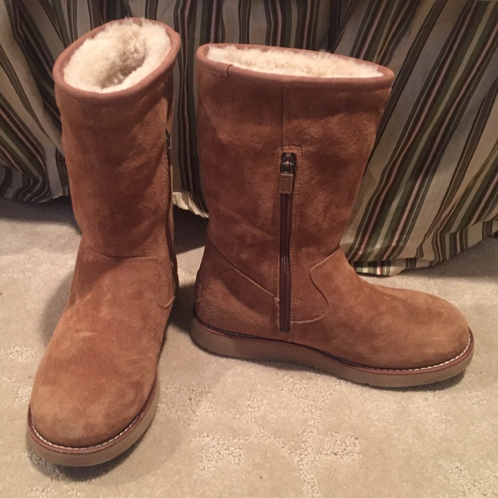 Chestnut Ugg boots with zipper